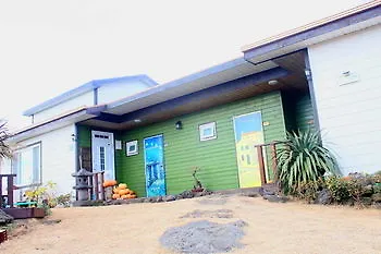 Bow House B Hotel Jeju 2*,