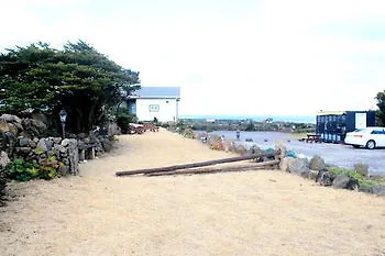 Bow House B Hotel Jeju 2*,  South Korea