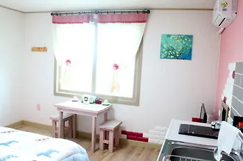 Bow House B Hotel Jeju